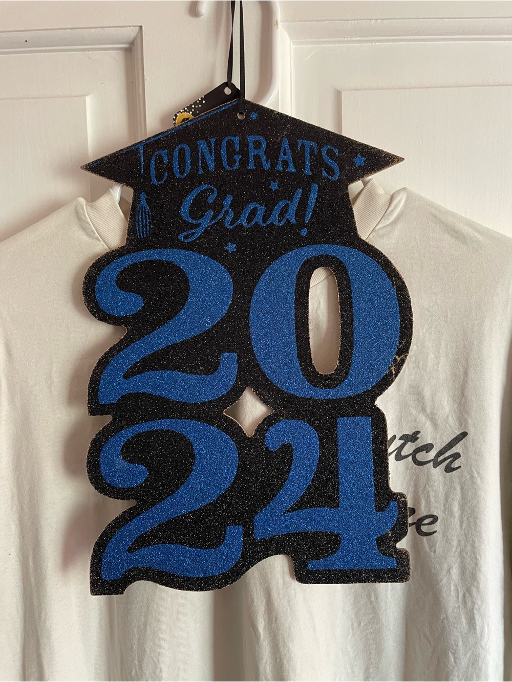 Congrats Grad 2024 Glitter Hanging Sign - Blue & Black